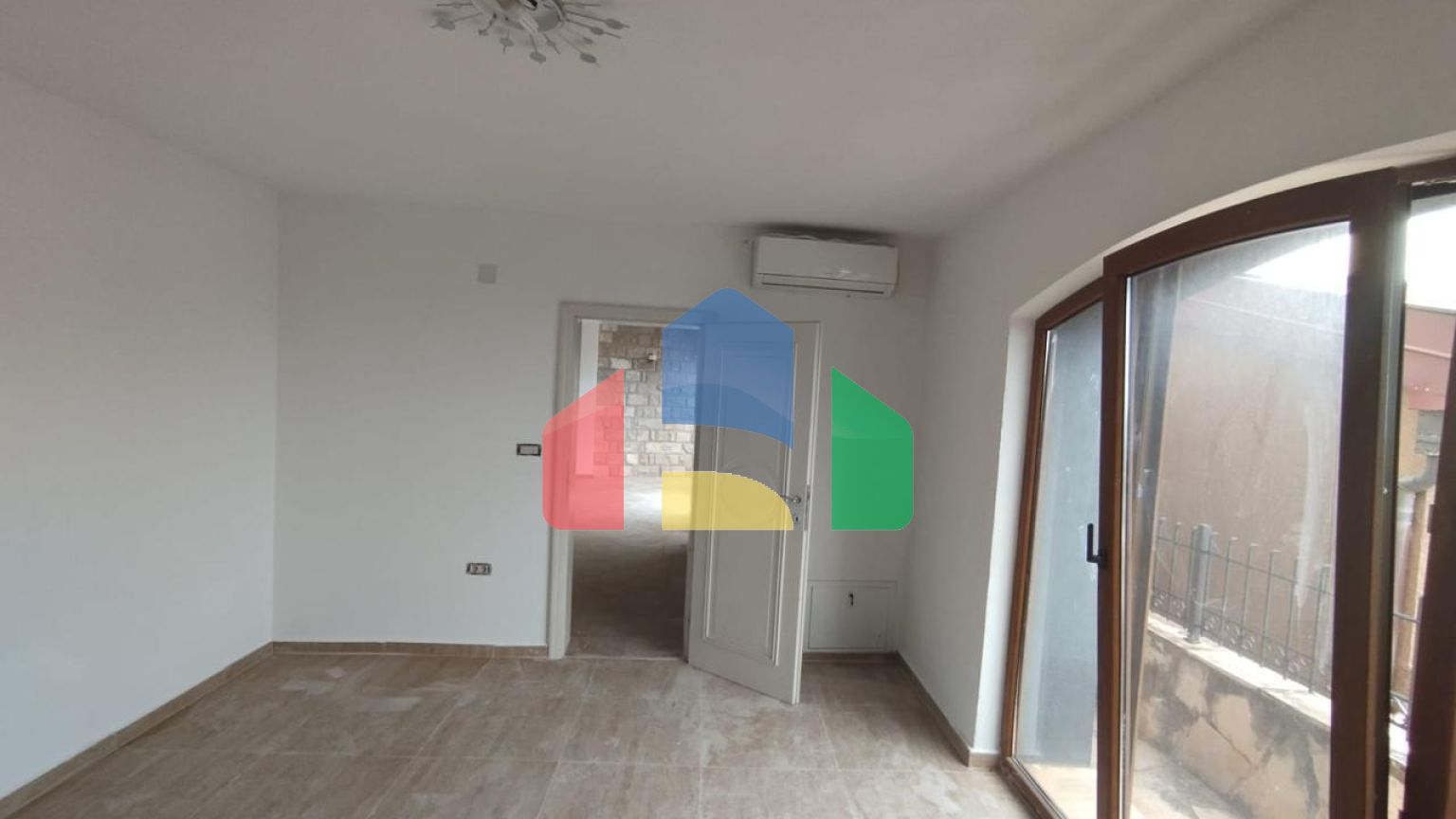 Продается трехэтажный дом с подземным гаражом, 430 000 €