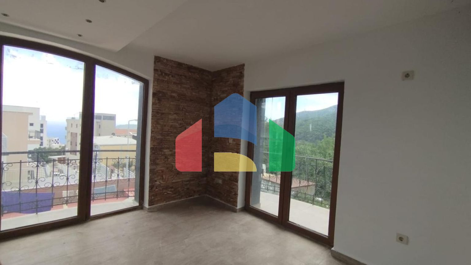 Продается трехэтажный дом с подземным гаражом, 430 000 €