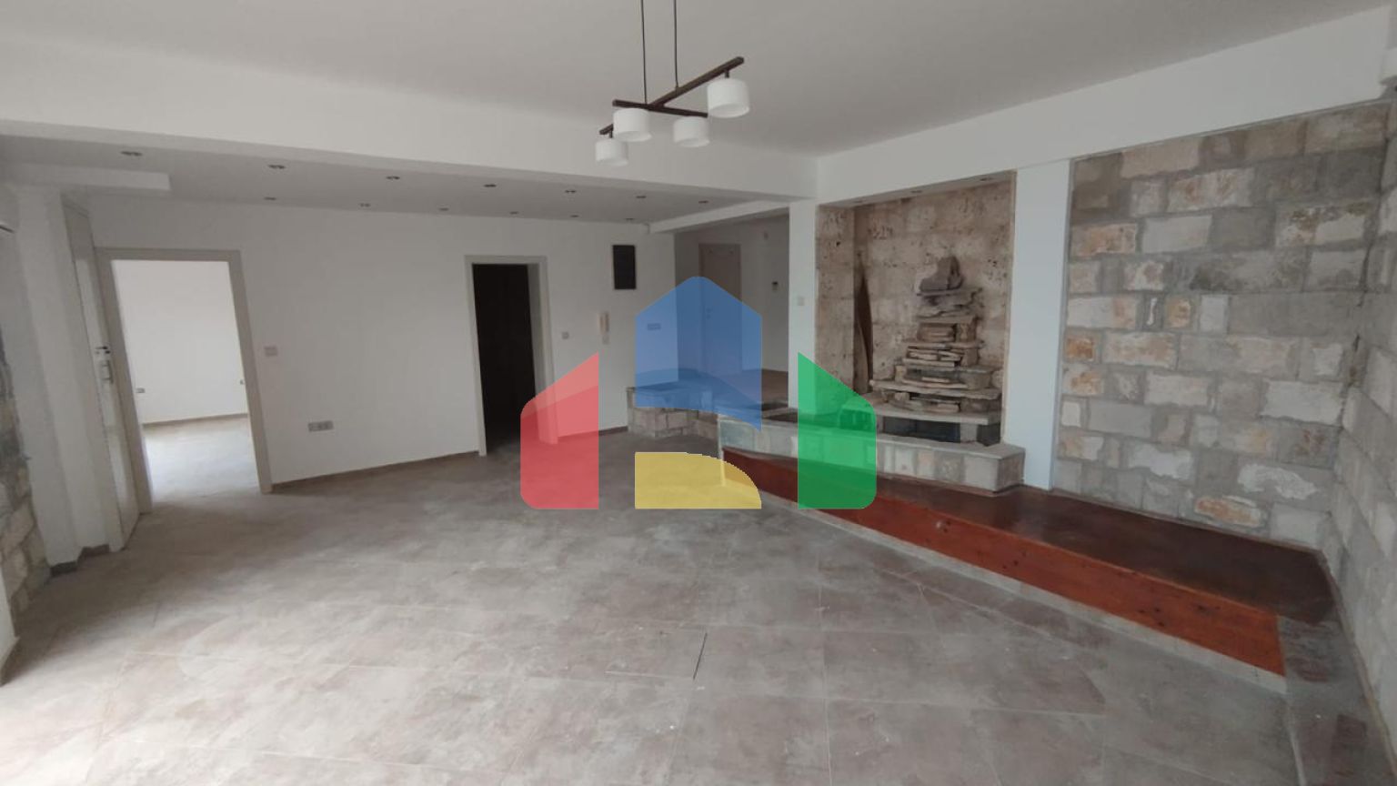 Продается трехэтажный дом с подземным гаражом, 430 000 €