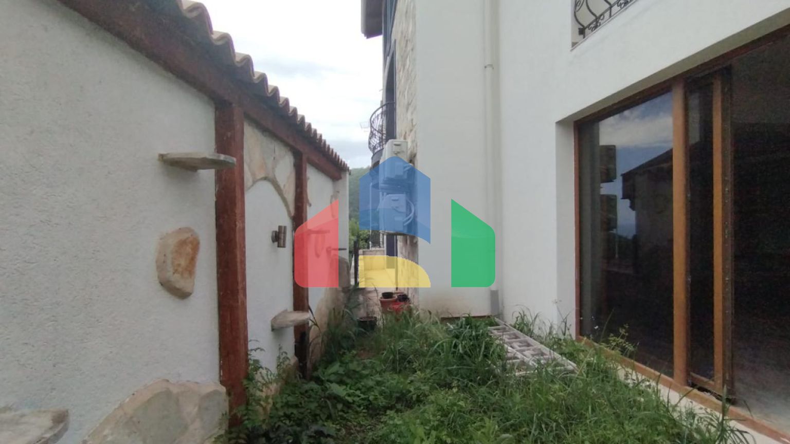 Продается трехэтажный дом с подземным гаражом, 430 000 €