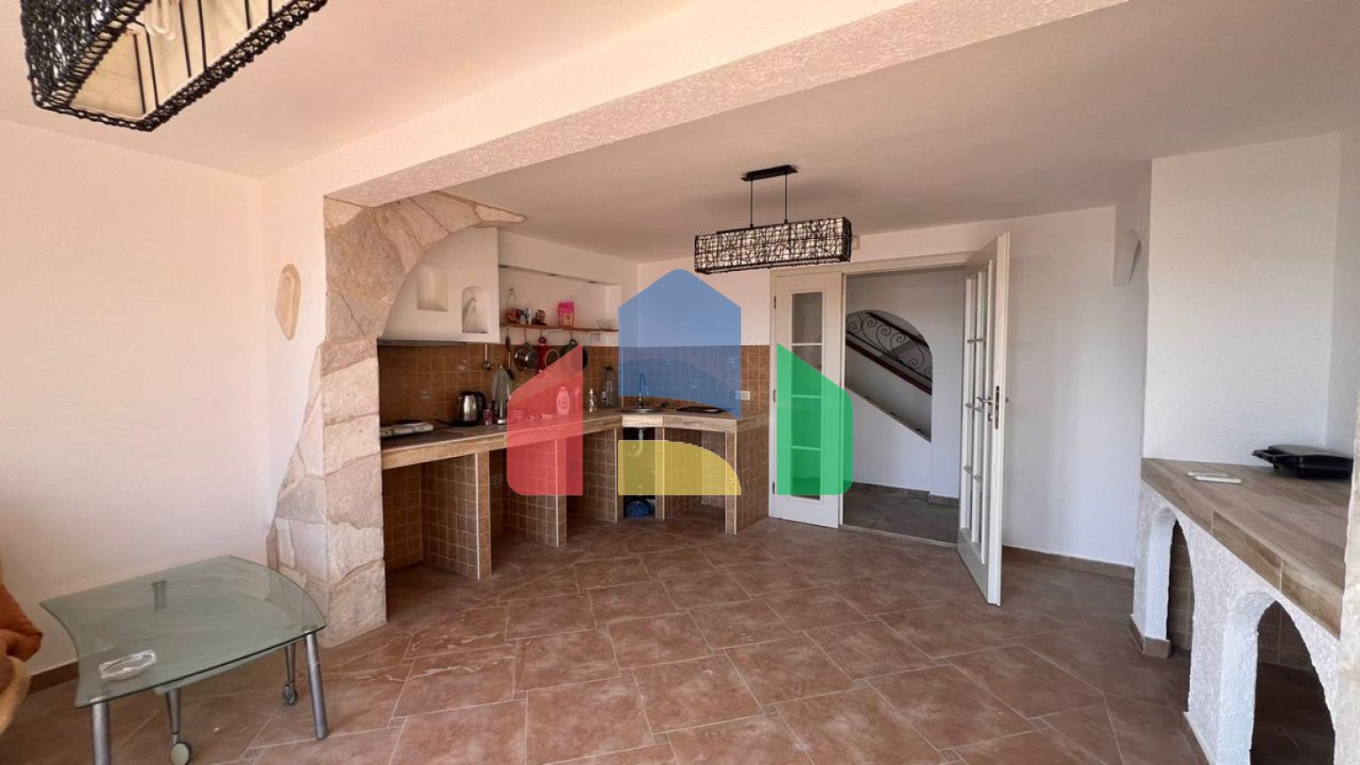 Продается трехэтажный дом с подземным гаражом, 430 000 €