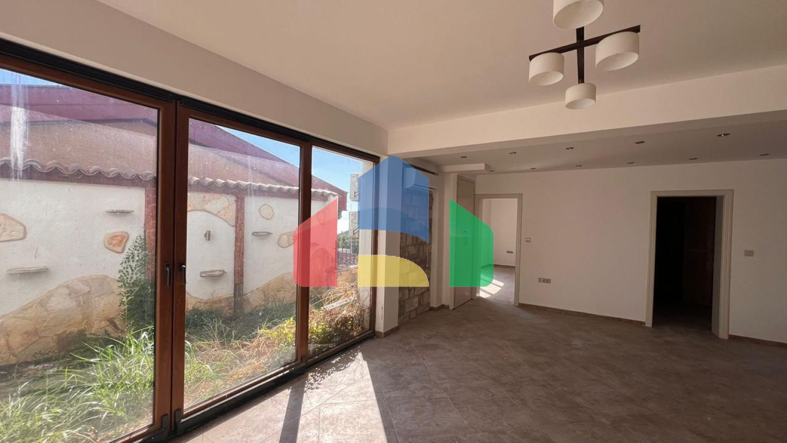 Продается трехэтажный дом с подземным гаражом, 430 000 €