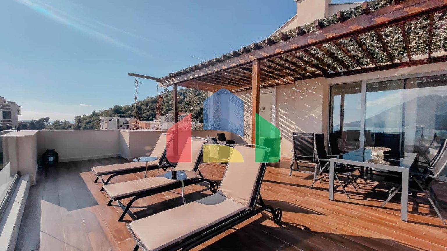 Квартира с 2 спальнями и гаражом в Бечичи