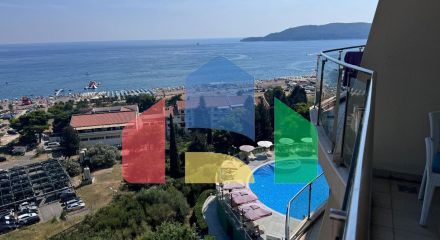 Квартира с 2 спальнями с панорамным видом на море и горы в новом комплексе с бассейном в Бечичи.