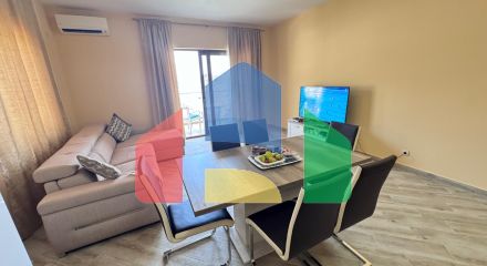 Квартира с 2 спальнями с панорамным видом на море и горы в новом комплексе с бассейном в Бечичи.