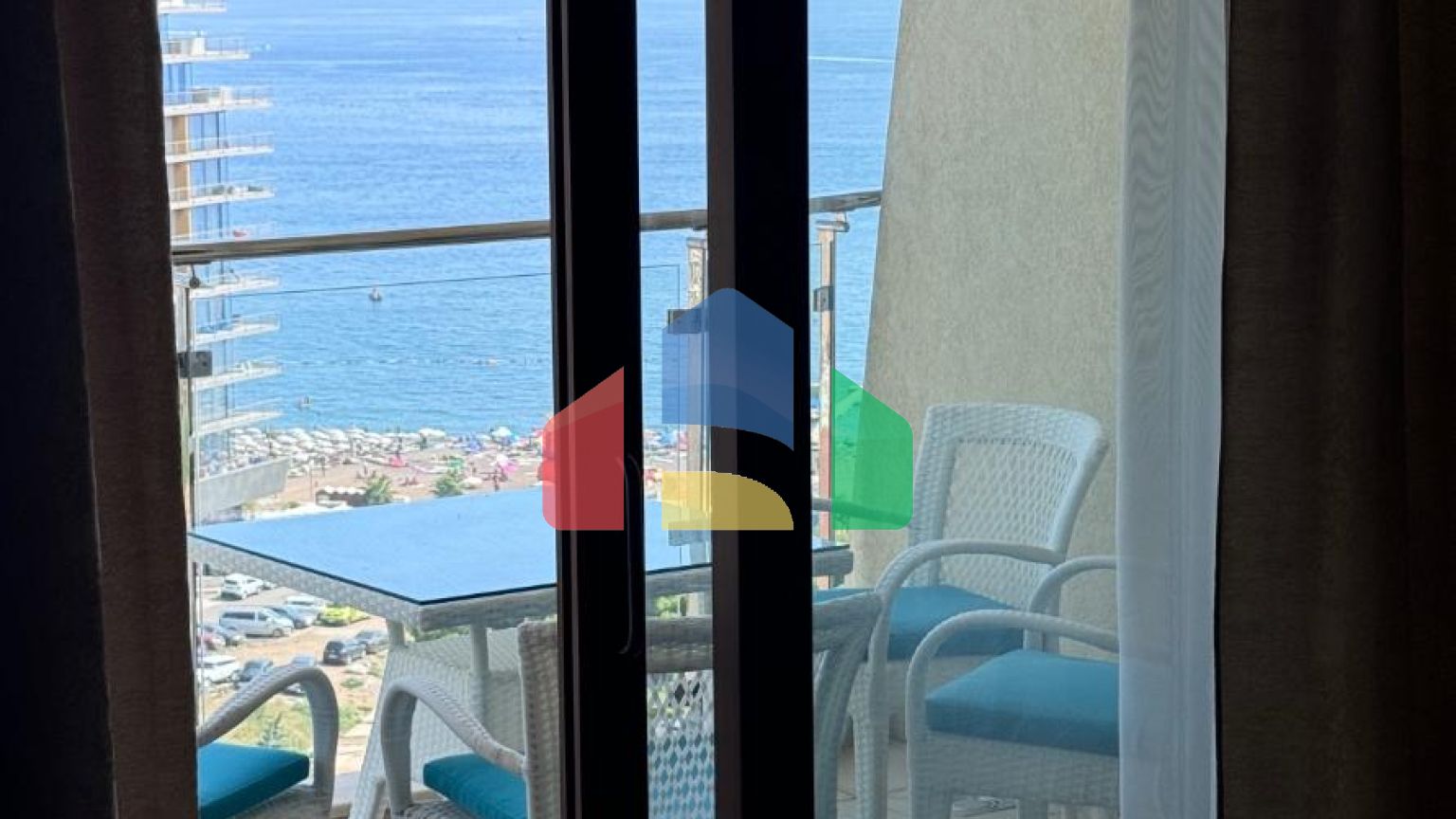 Квартира с 2 спальнями с панорамным видом на море и горы в новом комплексе с бассейном в Бечичи.