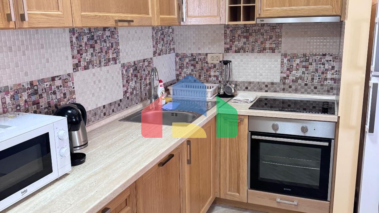 Квартира с 2 спальнями с панорамным видом на море и горы в новом комплексе с бассейном в Бечичи.