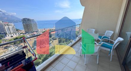 Квартира с 2 спальнями с панорамным видом на море и горы в новом комплексе с бассейном в Бечичи.