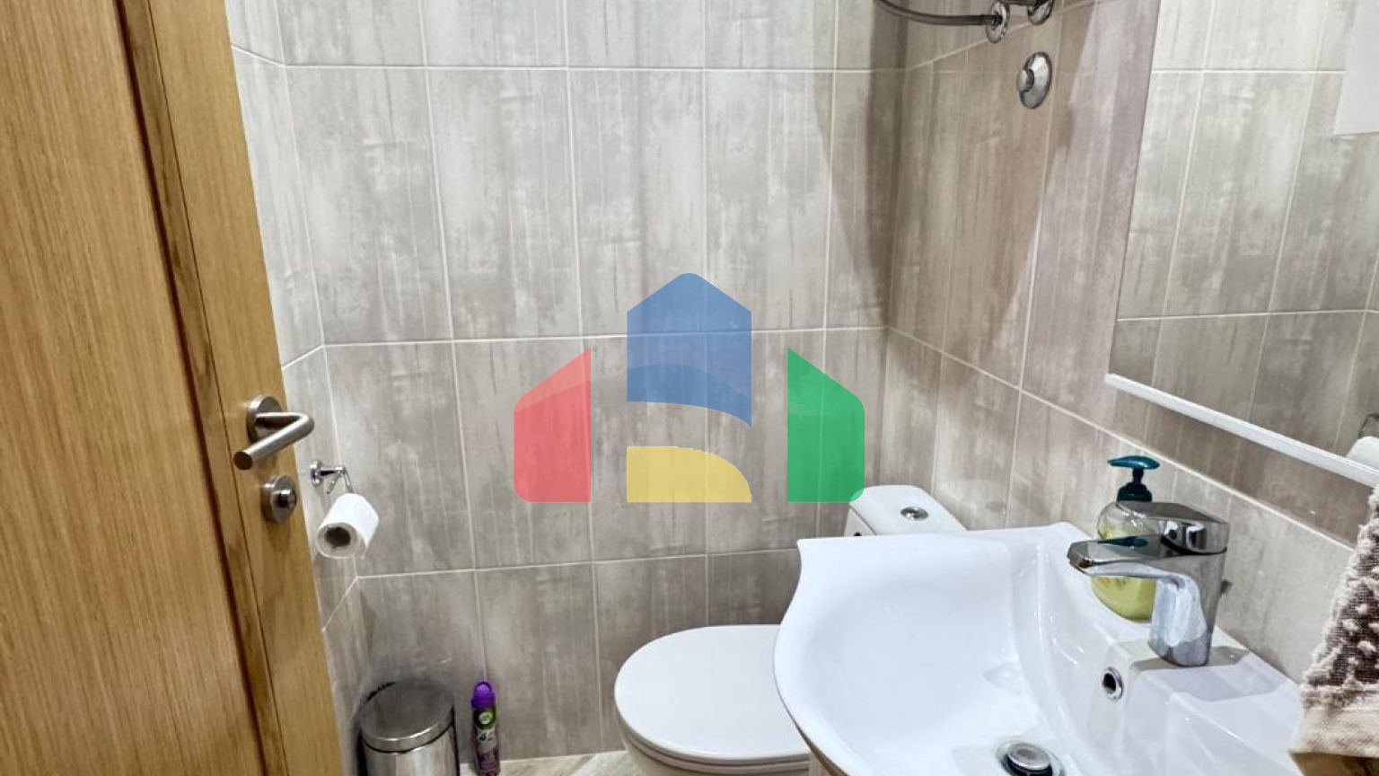 Квартира с 2 спальнями с панорамным видом на море и горы в новом комплексе с бассейном в Бечичи.