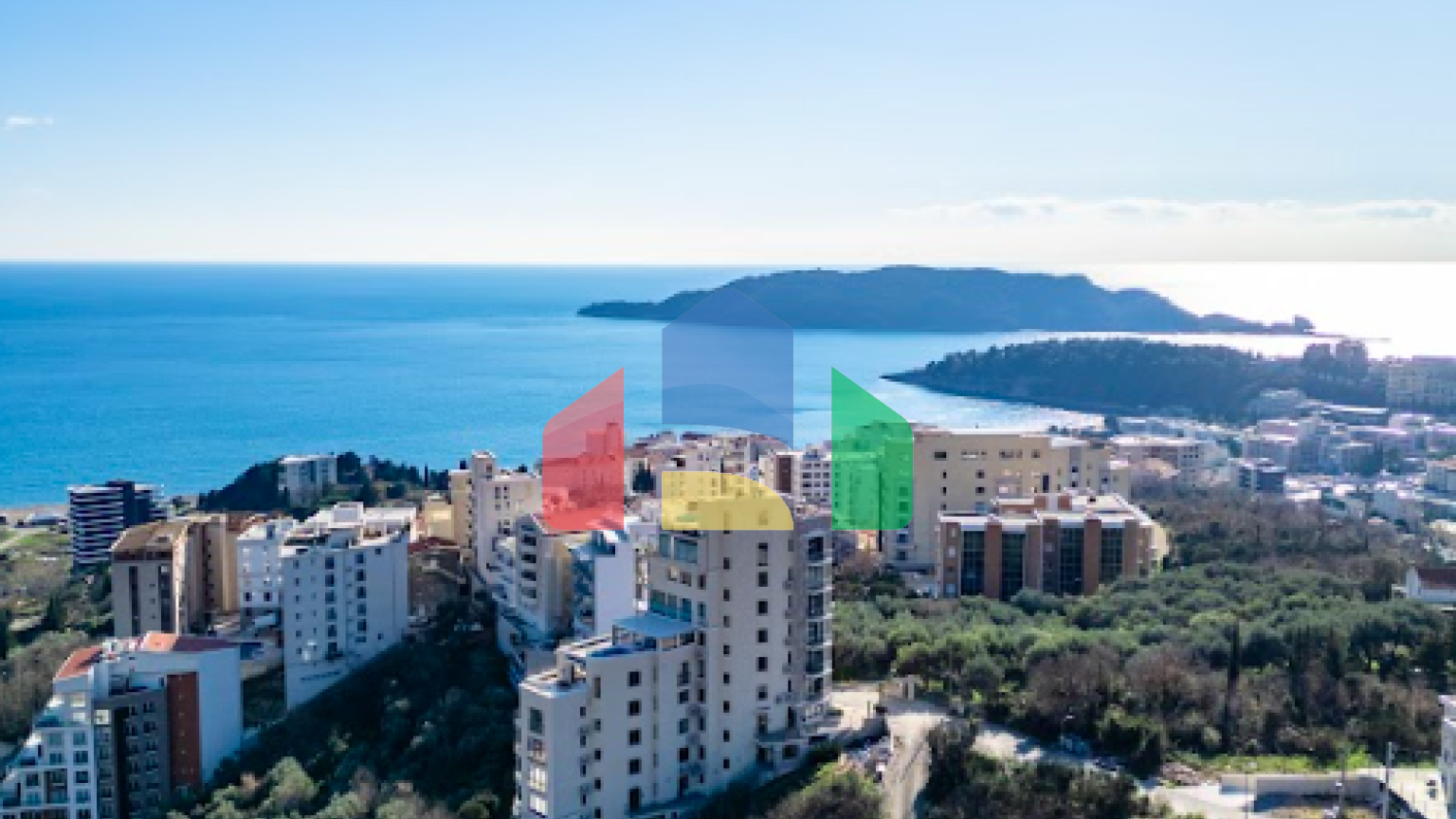 Просторная квартира с видом на море — для жизни и отдыха в Будванской ривьере, Бечичи