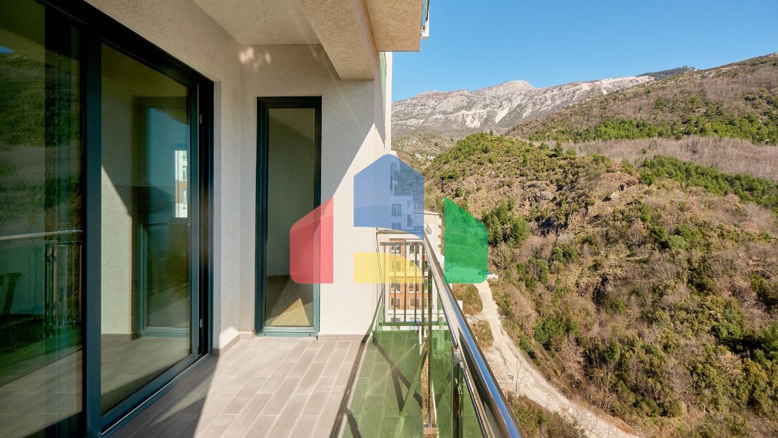 Срочно! квартира с 2 спальнями и видом на море в Бечичи