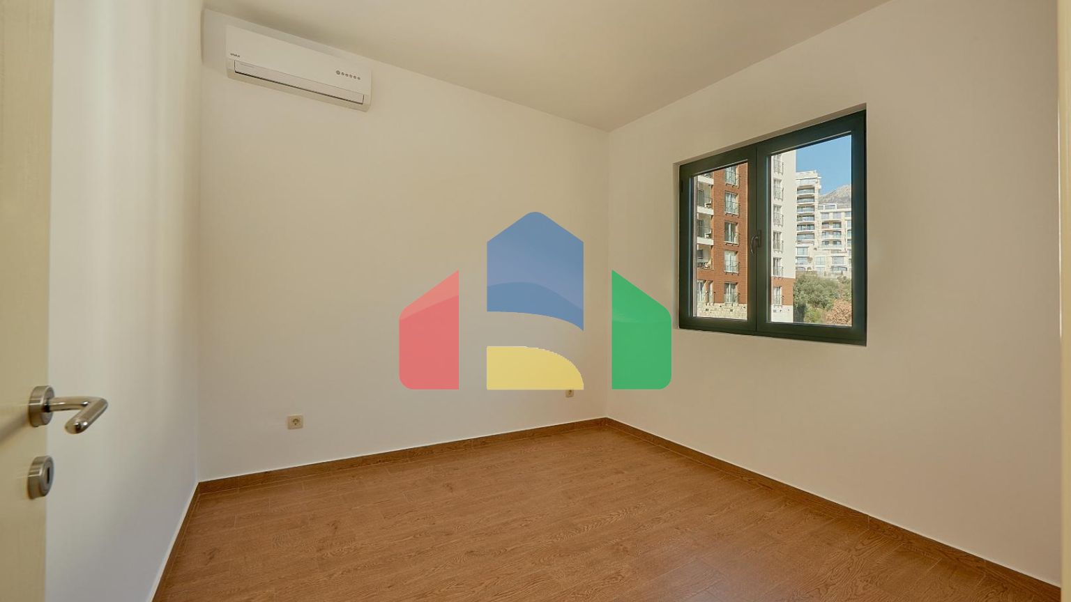 Срочно! квартира с 2 спальнями и видом на море в Бечичи