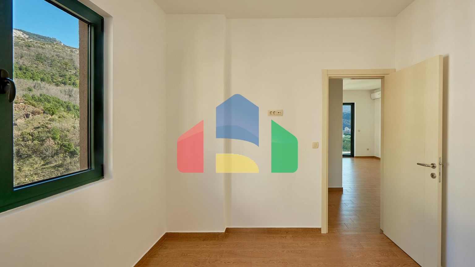 Срочно! квартира с 2 спальнями и видом на море в Бечичи