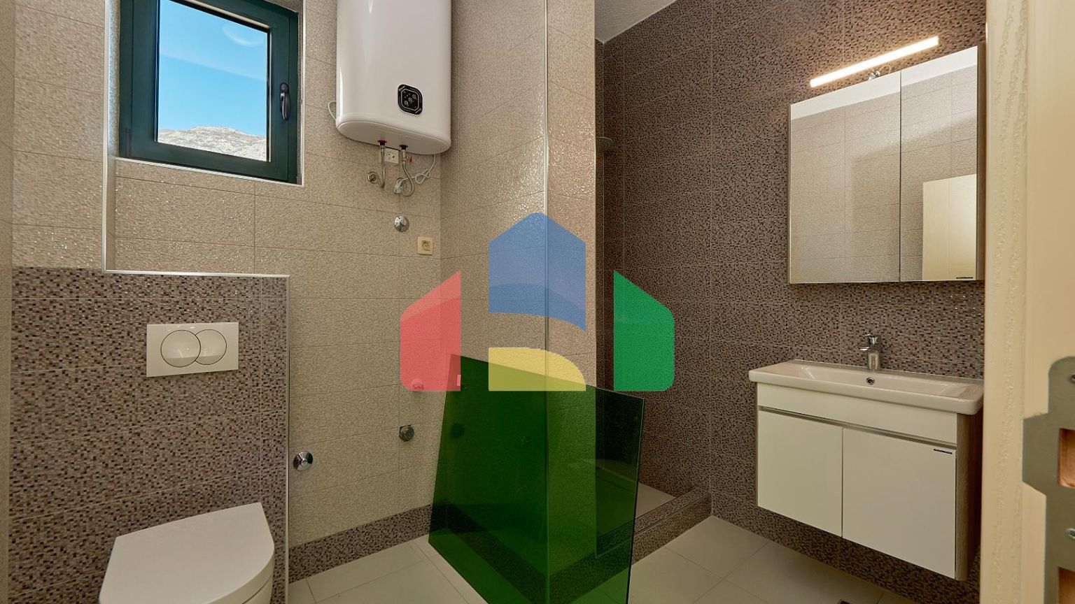 Срочно! квартира с 2 спальнями и видом на море в Бечичи