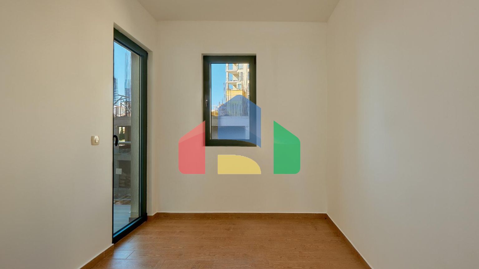 Срочно! квартира с 2 спальнями и видом на море в Бечичи