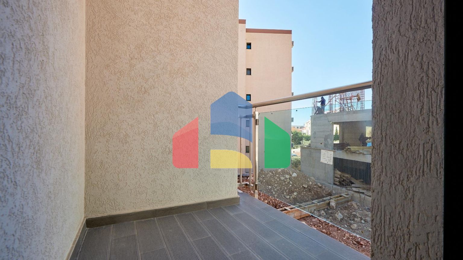 Срочно! квартира с 2 спальнями и видом на море в Бечичи