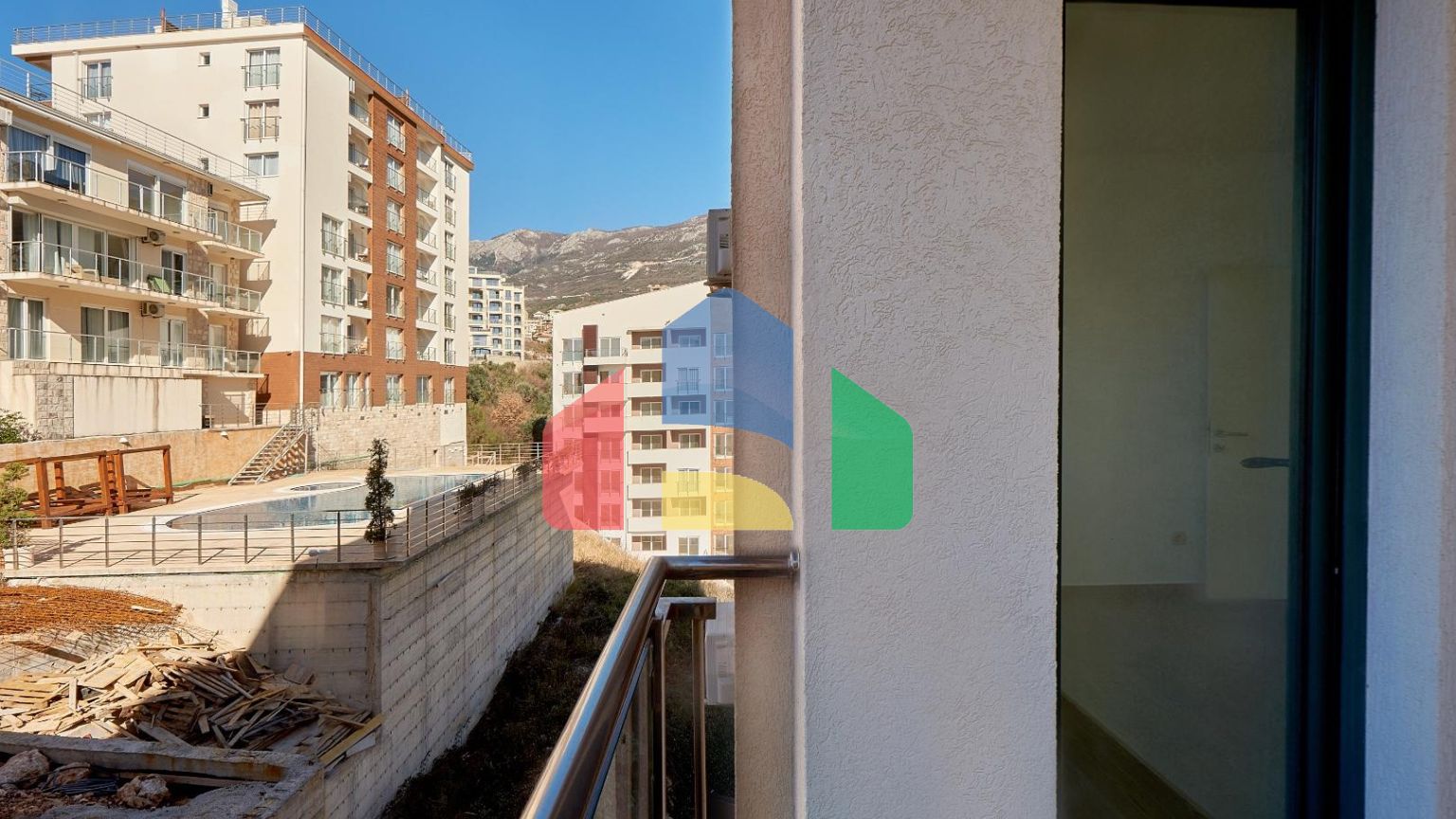 Срочно! квартира с 2 спальнями и видом на море в Бечичи