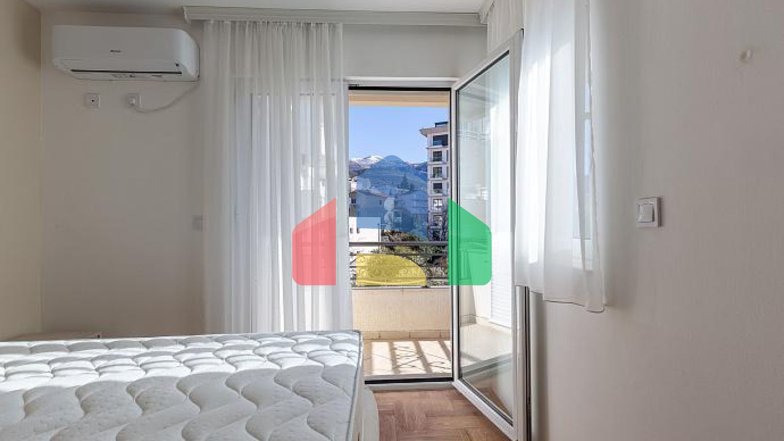 Просторная квартира 64 м² с видом на море в Бечичи