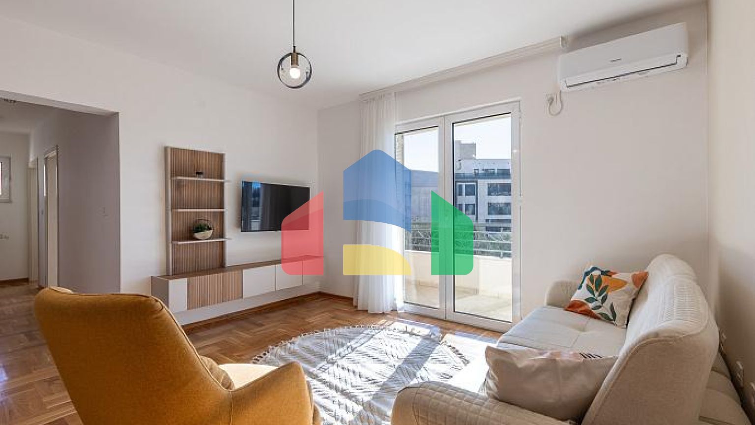 Просторная квартира 64 м² с видом на море в Бечичи