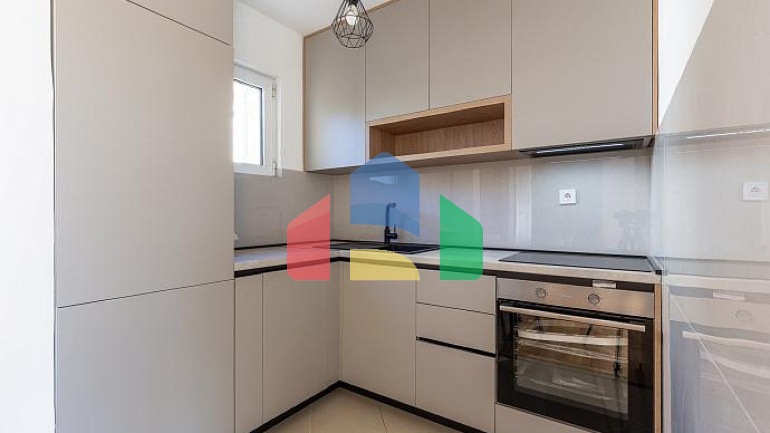 Просторная квартира 64 м² с видом на море в Бечичи