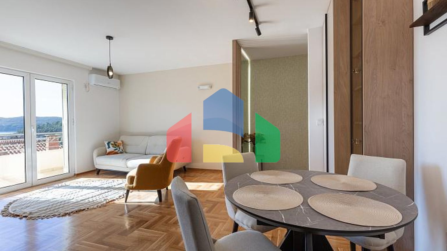 Просторная квартира 64 м² с видом на море в Бечичи