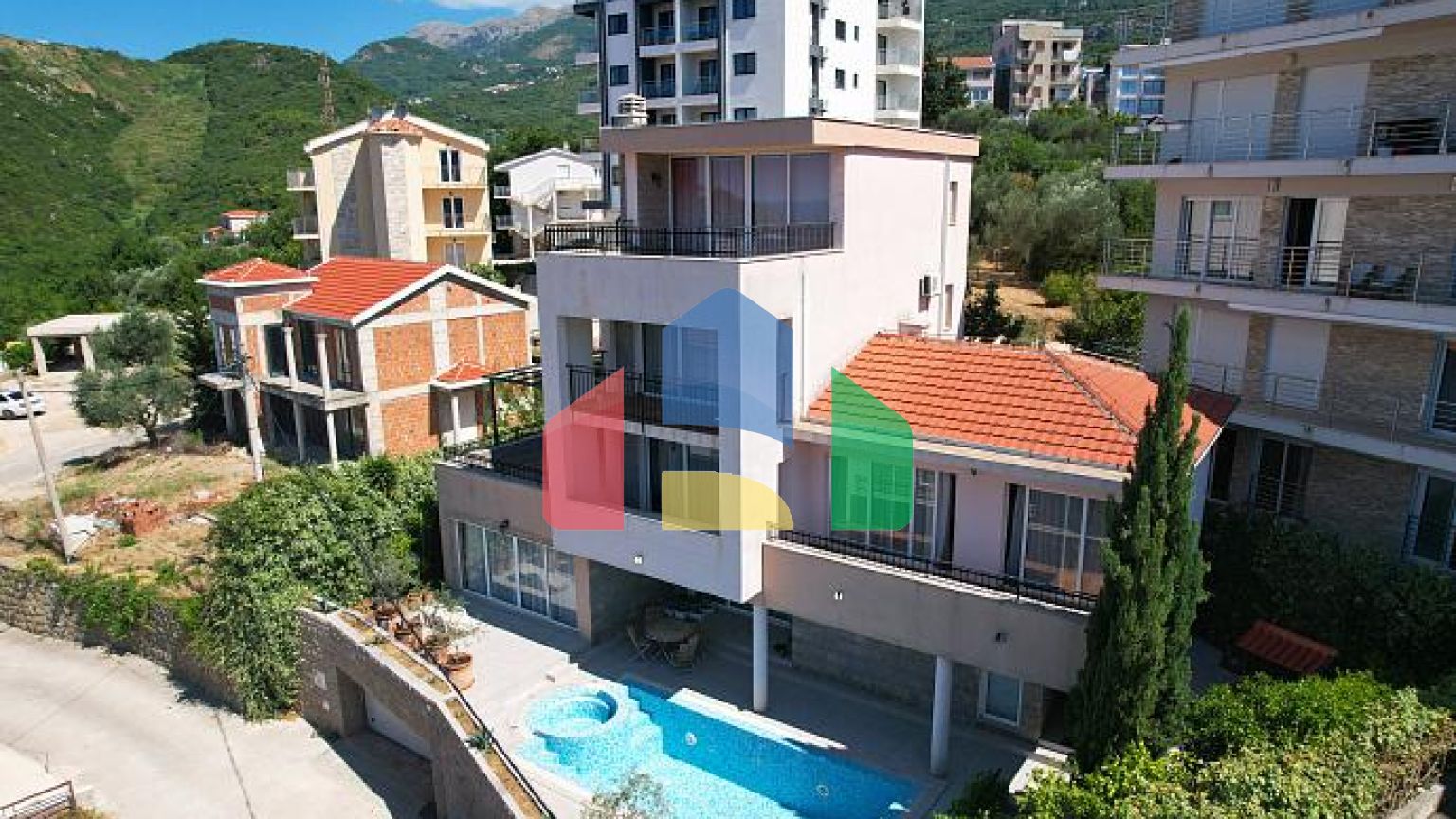 Вилла с видом на море в Бечичах