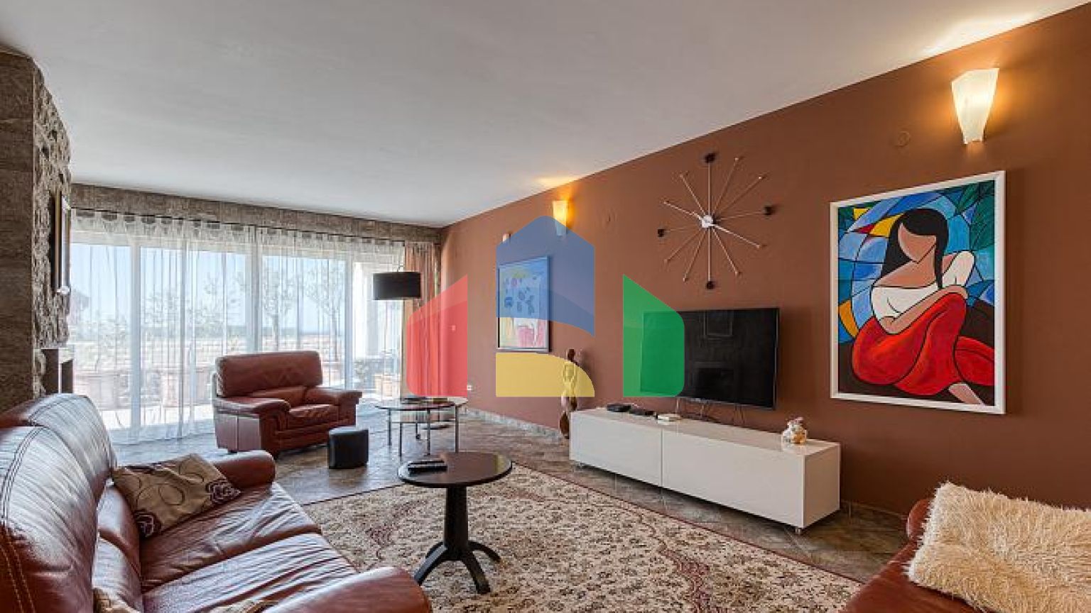 Вилла с видом на море в Бечичах