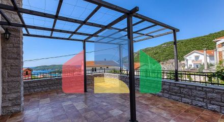 Вилла с видом на море в Бечичах