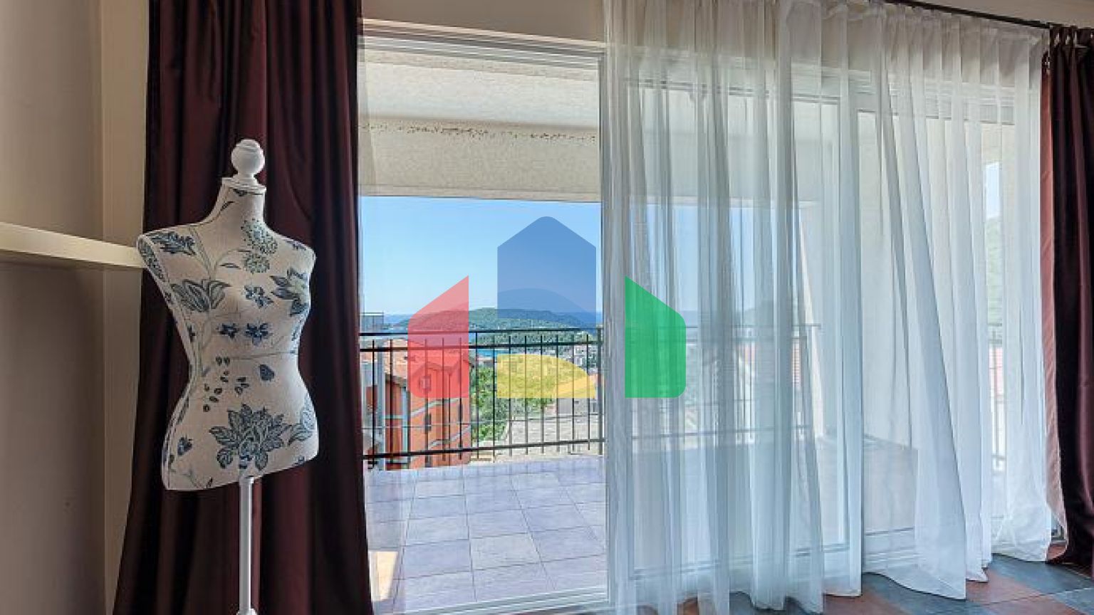 Вилла с видом на море в Бечичах