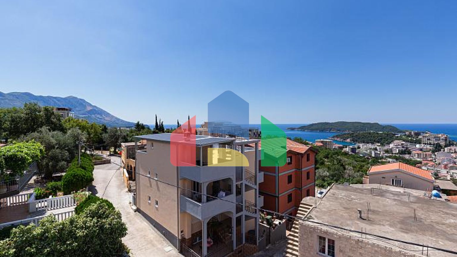 Вилла с видом на море в Бечичах