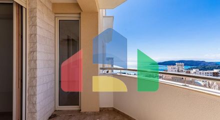 Квартира 52 м² с видом на море и двумя террасами в Бечичи