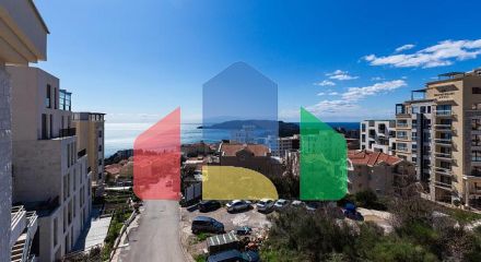 Квартира 52 м² с видом на море и двумя террасами в Бечичи