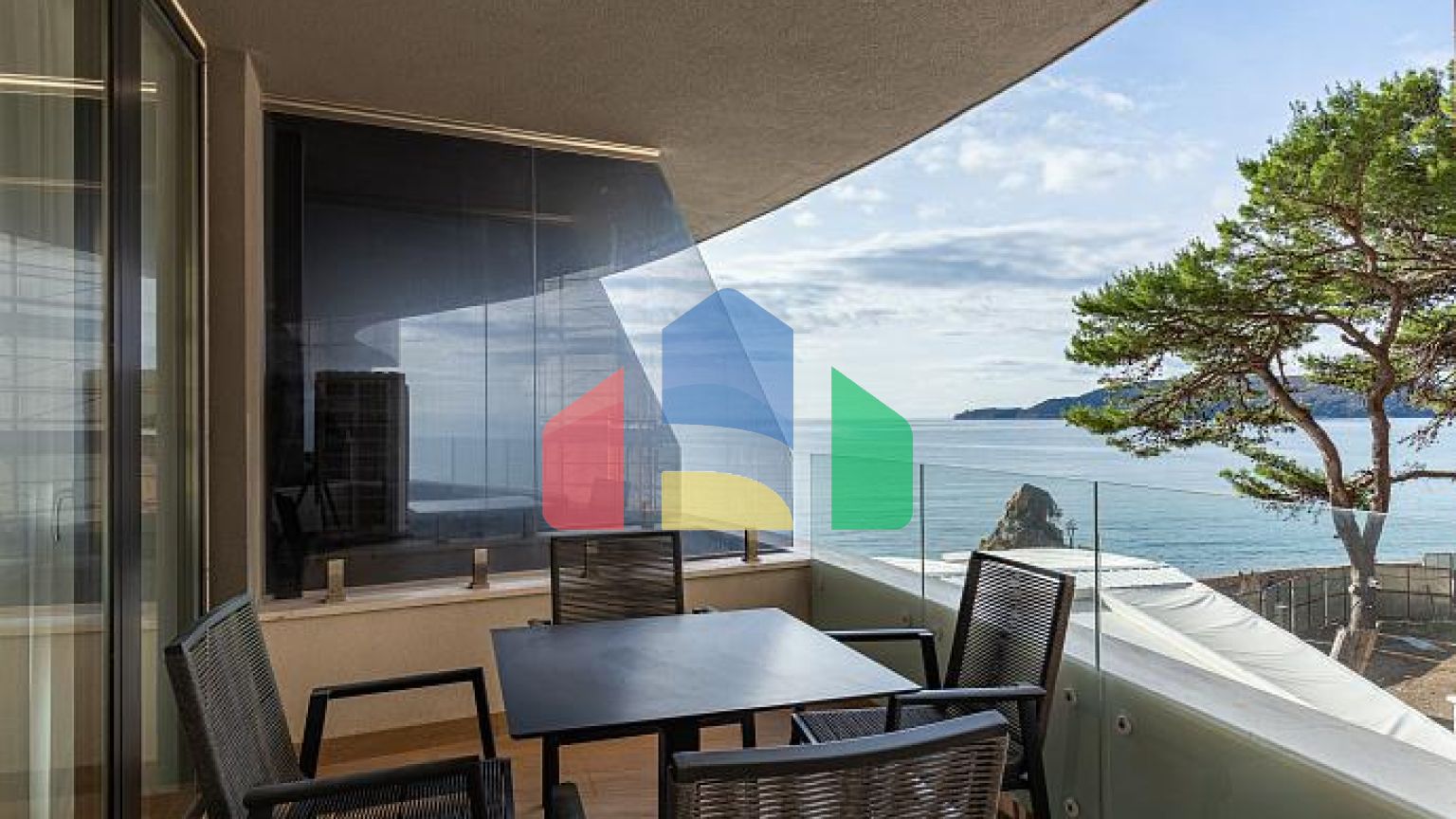 Продаётся роскошно оборудованная квартира в Бечичах — возможность, которую нельзя упустить.