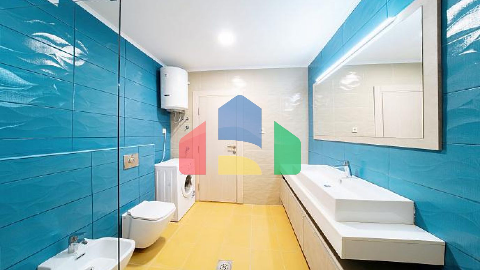 Просторный Пентхаус с большой террасой и видом на море