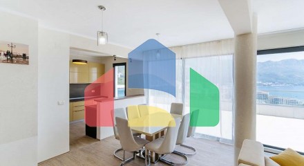 Spacious Penthouse with large terrace and sea view