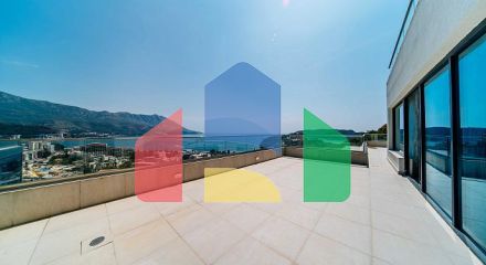 Просторный Пентхаус с большой террасой и видом на море Просторный Пентхаус с большой террасой и видом на море