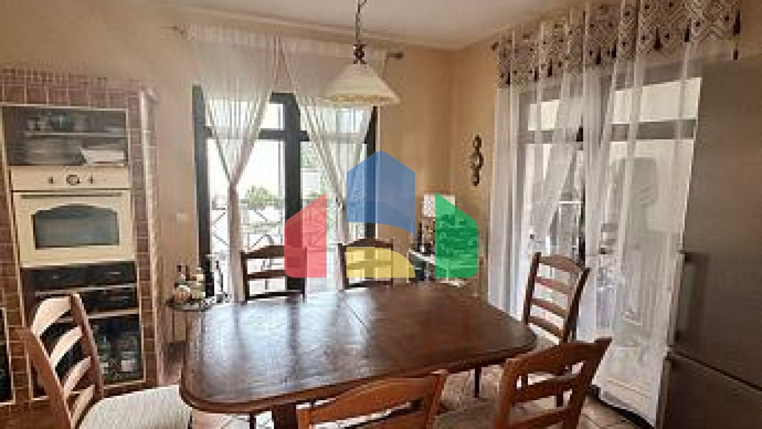 Прекрасный четырехэтажный дом с захватывающим видом на море в Бечичи