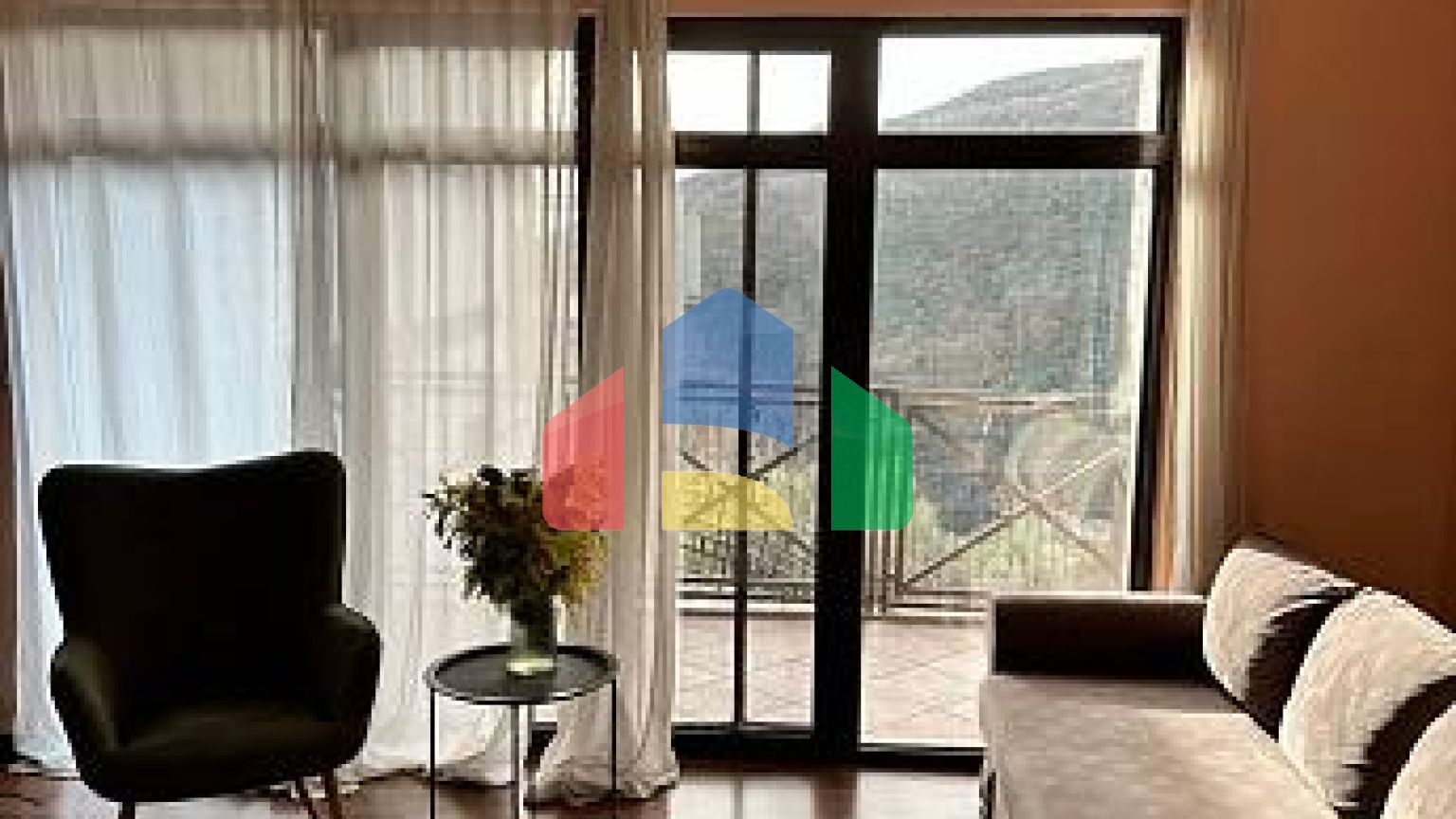 Прекрасный четырехэтажный дом с захватывающим видом на море в Бечичи