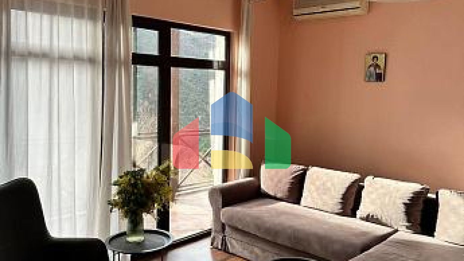 Прекрасный четырехэтажный дом с захватывающим видом на море в Бечичи