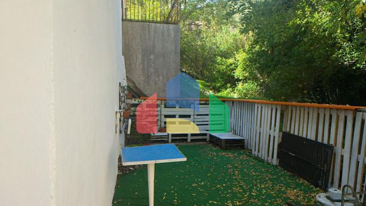 Дом с двумя апартаментами в Бечичи