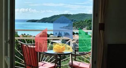 Трехэтажный дом в Бечичи