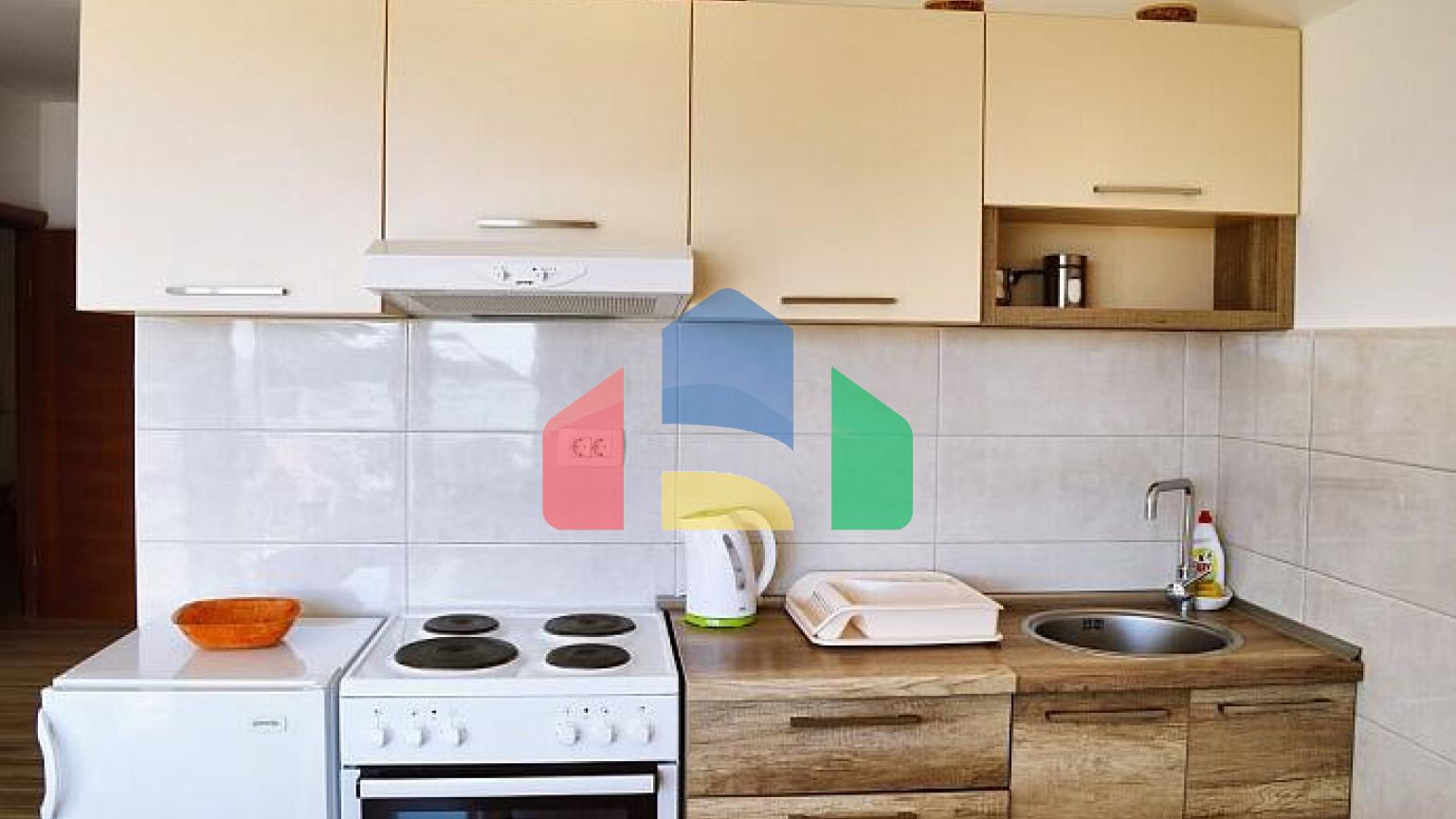 Трехэтажный дом в Бечичи