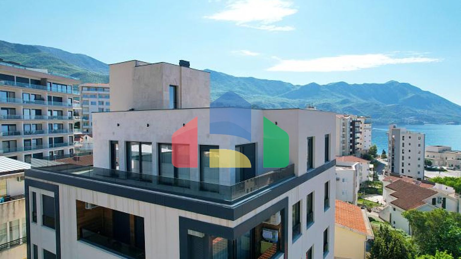 Пентхаус в новостройке в Бечичи у моря