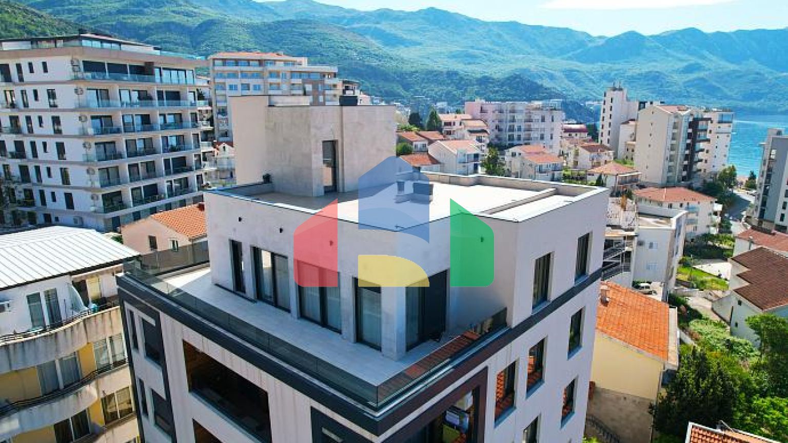 Пентхаус в новостройке в Бечичи у моря