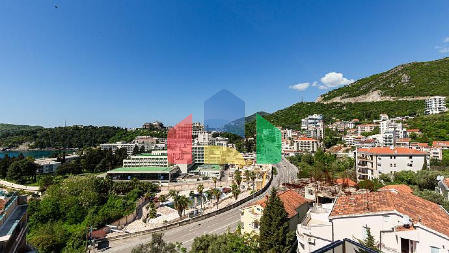 Пентхаус в новостройке в Бечичи у моря