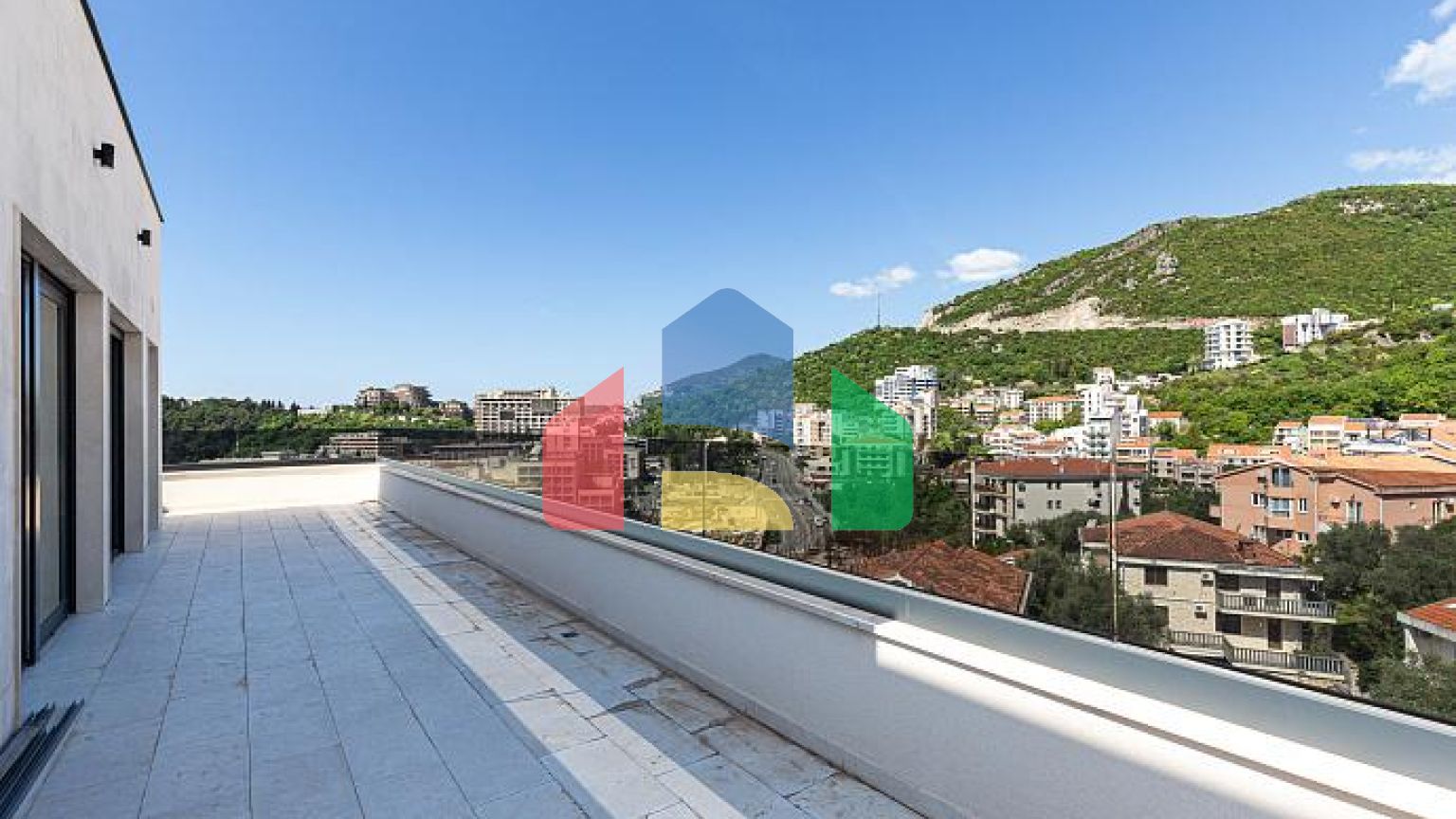 Пентхаус в новостройке в Бечичи у моря