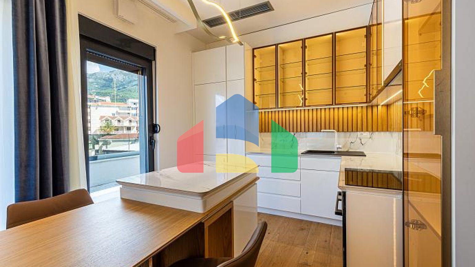 Пентхаус в новостройке в Бечичи у моря