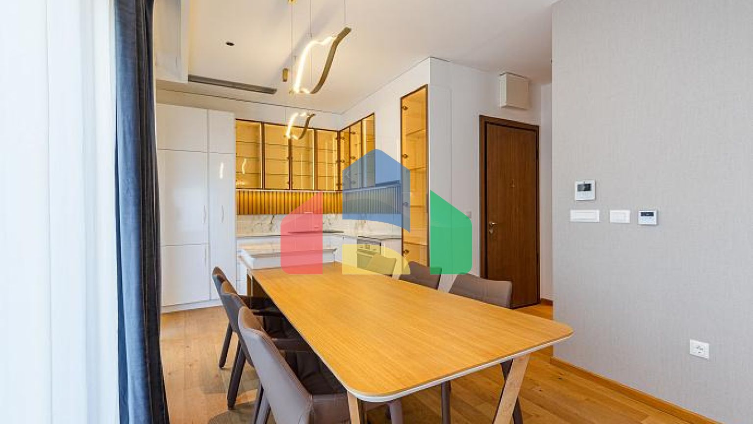 Пентхаус в новостройке в Бечичи у моря