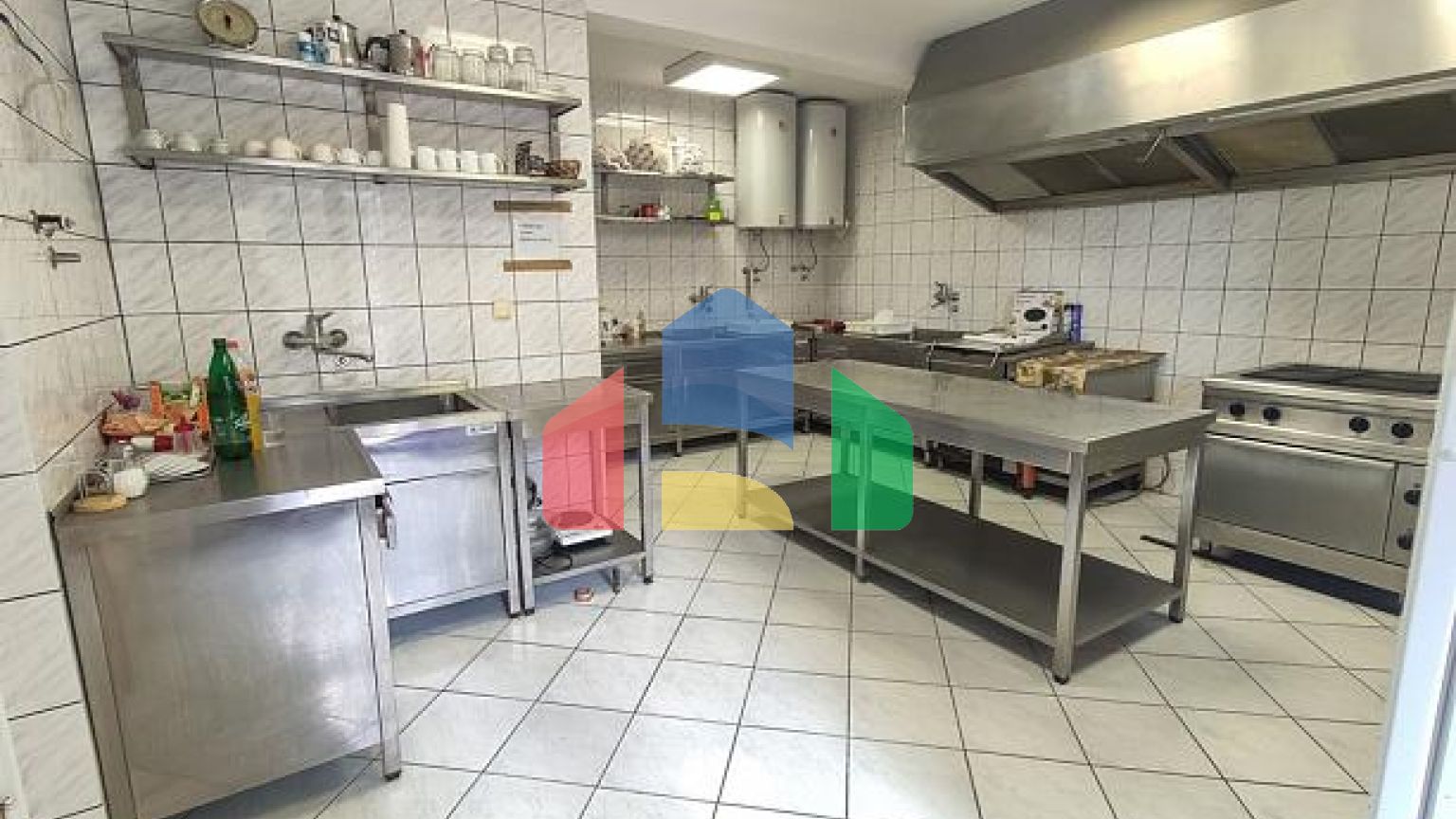 Отель на продажу в Бечичи