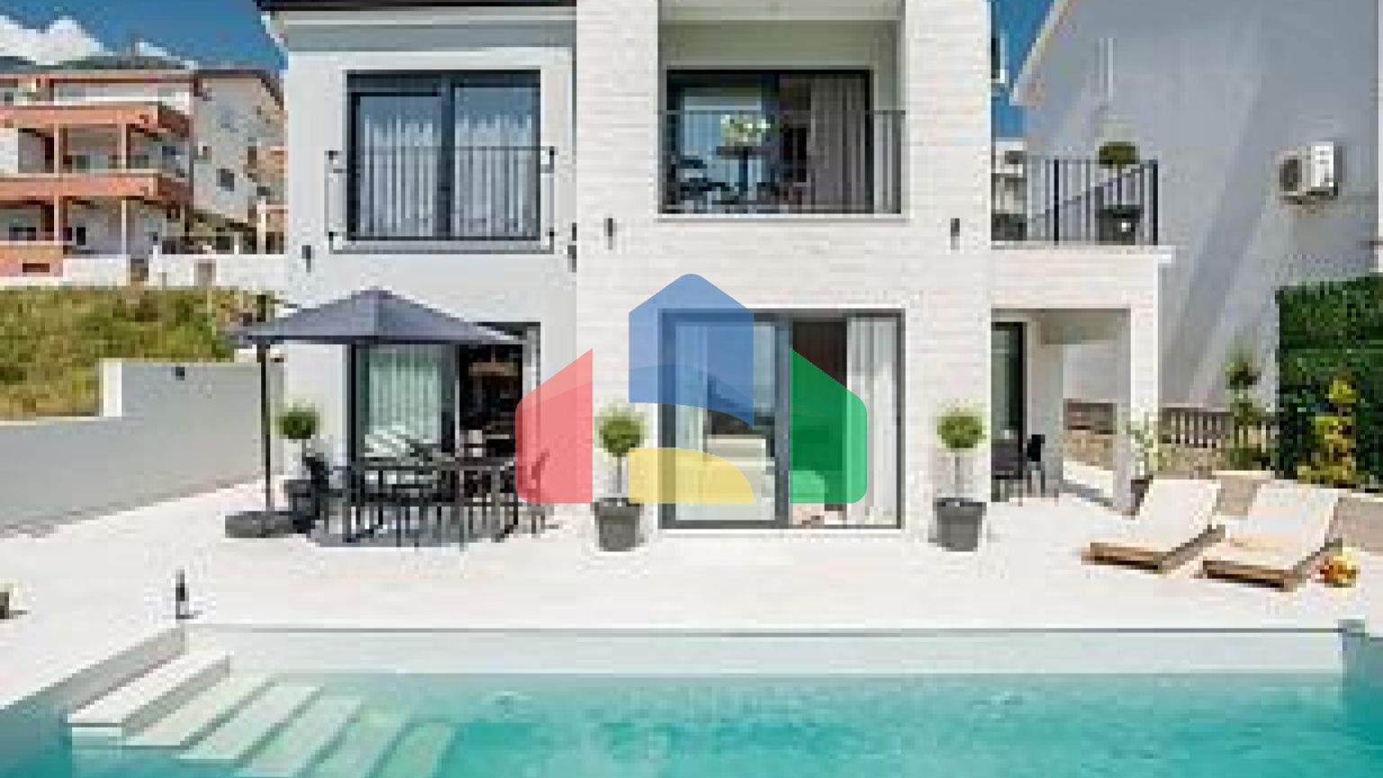 Современная вилла с видом на море в Бечичах